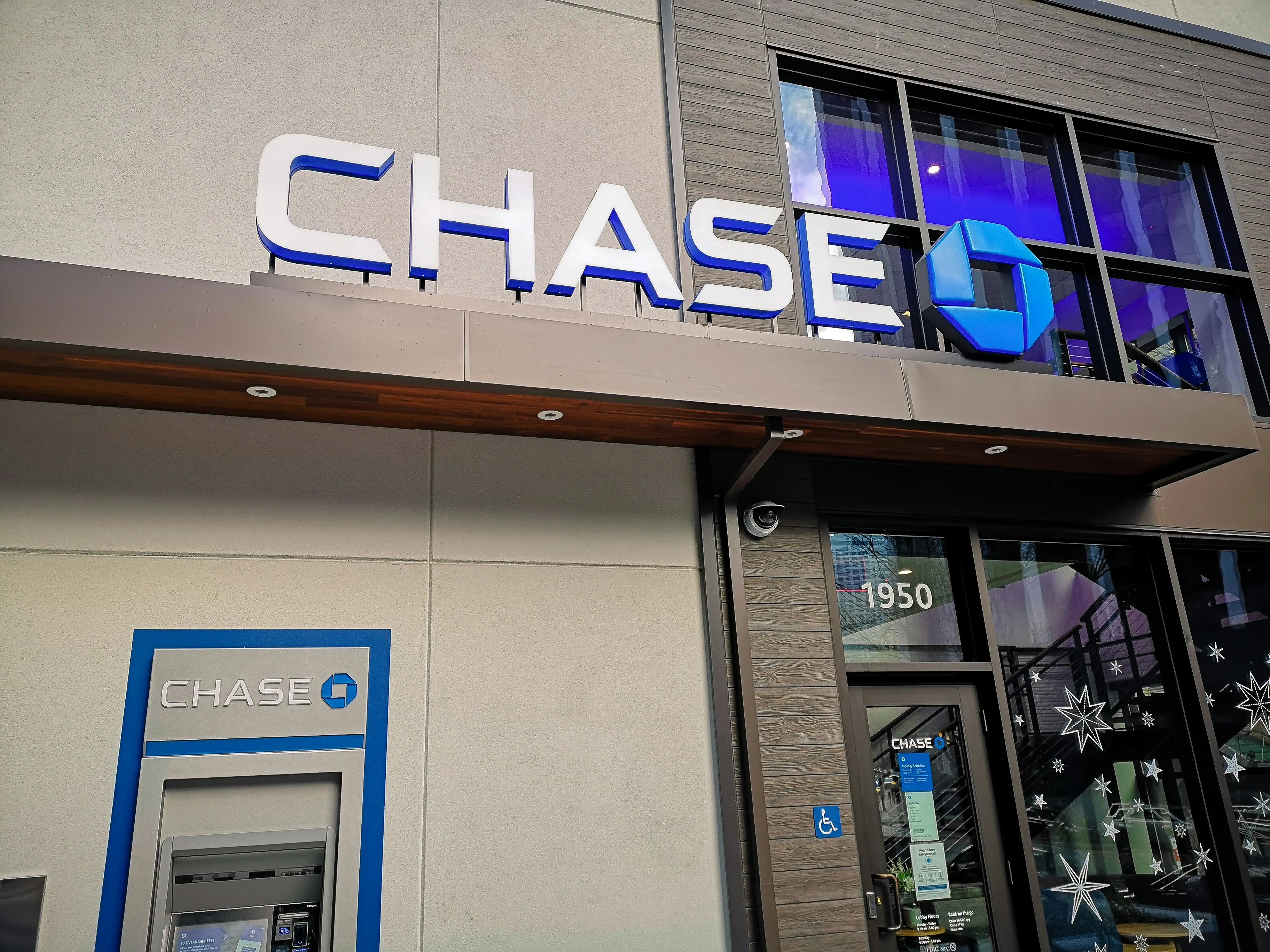 Chase Freedom Unlimited® Card Review: Cash Back Without an Annual Fee